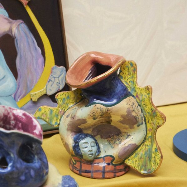 Com Linho Leves a Cobriram Vase