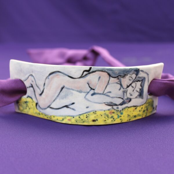 A Amiga Complacente Choker